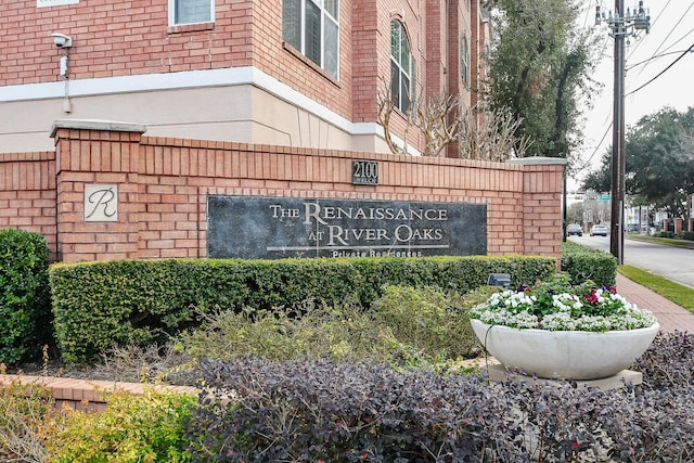 view of community / neighborhood sign