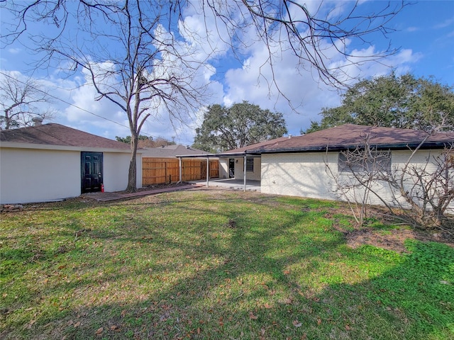 view of yard featuring a patio