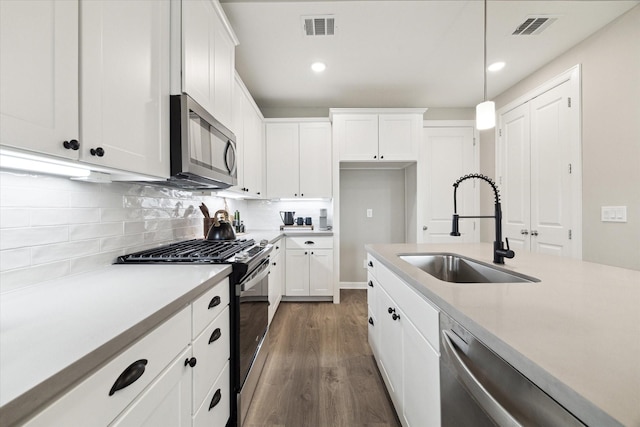 6024 T C Jester Blvd, Houston, TX 77091 - kitchen featuring visible vents, a sink, light countertops, and stainless steel appliances