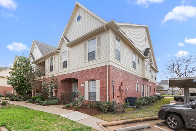 view of front of property featuring cooling unit and a front lawn