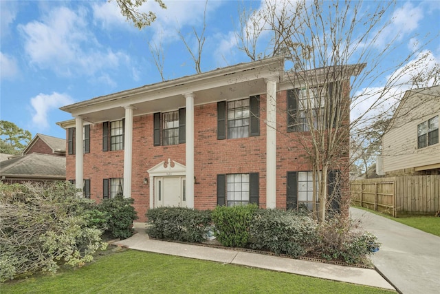 view of front of house with a front yard