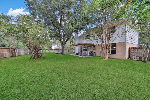 view of yard featuring a patio