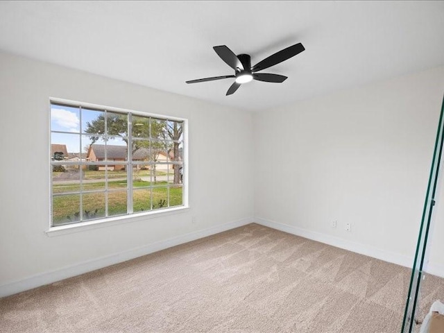 unfurnished room featuring ceiling fan and carpet