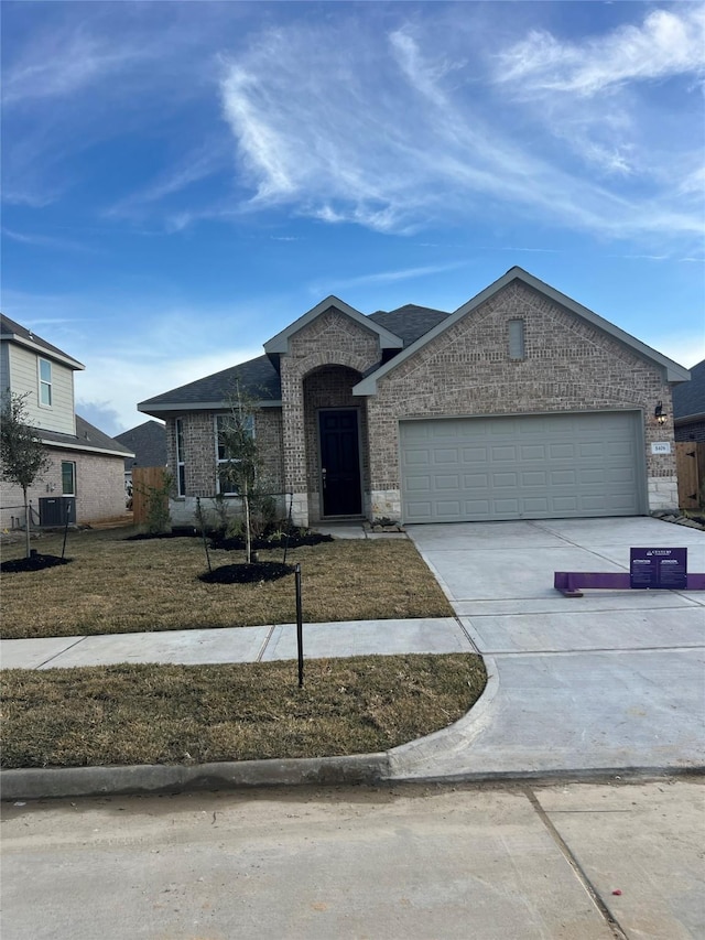 view of front facade with a garage and a front lawn