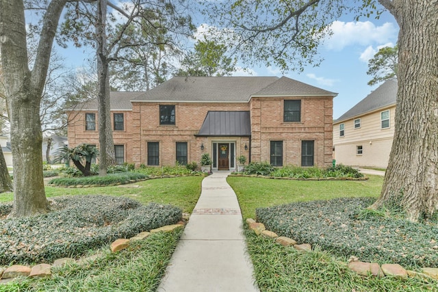 view of front of house featuring a front yard