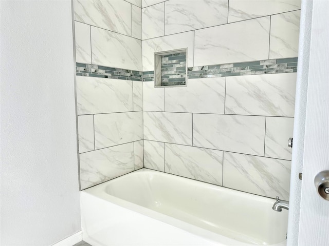 bathroom featuring tiled shower / bath