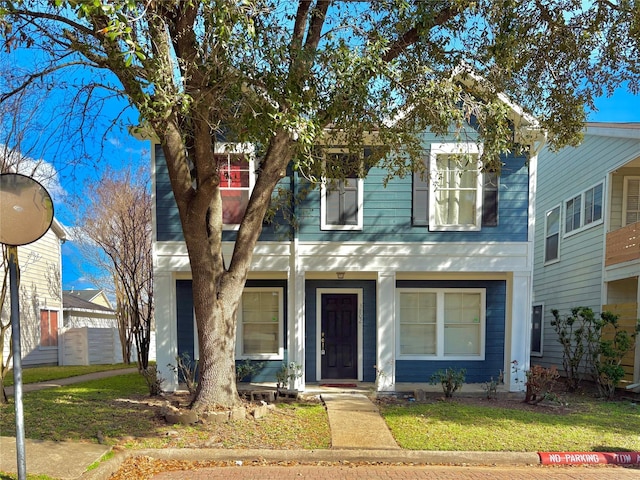 view of front of house featuring a front lawn