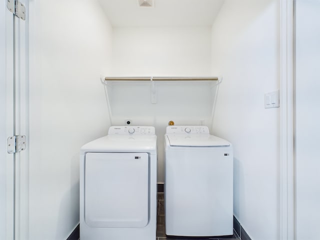 washroom featuring washer and clothes dryer