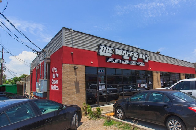 324 Neyland St, Houston, TX 77022 - view of commercial property with uncovered parking