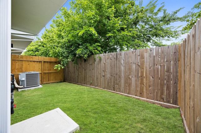 324 Neyland St, Houston, TX 77022 - view of yard featuring cooling unit