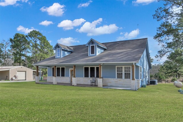 cape cod-style house with a front yard, central air condition unit, covered porch, a garage, and an outdoor structure