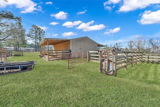 view of yard with an outbuilding