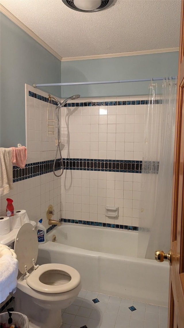 bathroom featuring a textured ceiling, tile patterned floors, toilet, and shower / bath combo with shower curtain