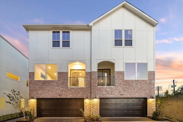 view of front facade with a garage