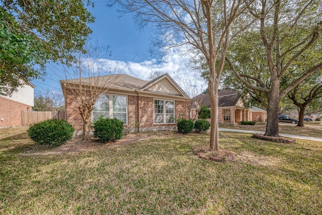 view of front of home featuring a front lawn