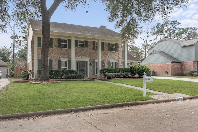 view of front of house featuring a front lawn