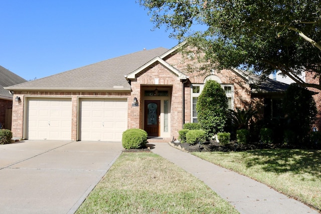 view of front facade featuring a garage and a front yard