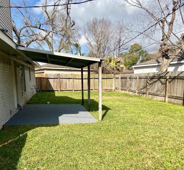 view of yard featuring a patio