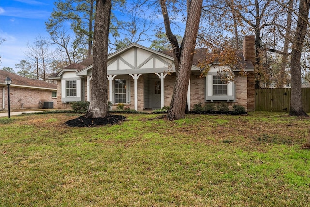 view of front of property featuring a front yard