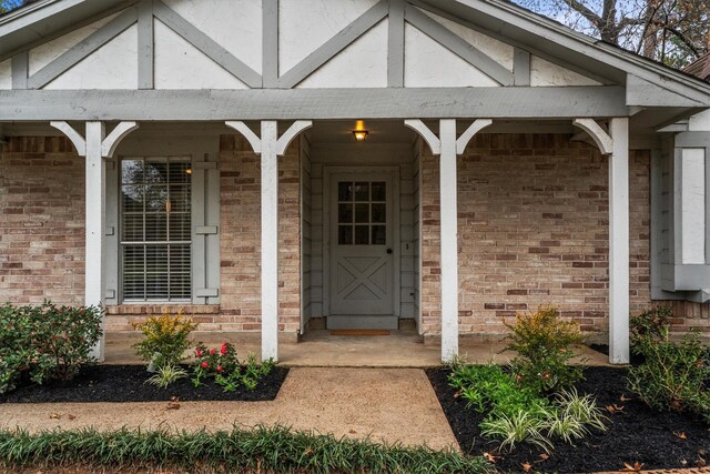 doorway to property with covered porch