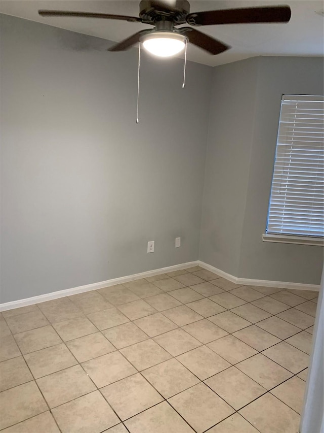 empty room with ceiling fan