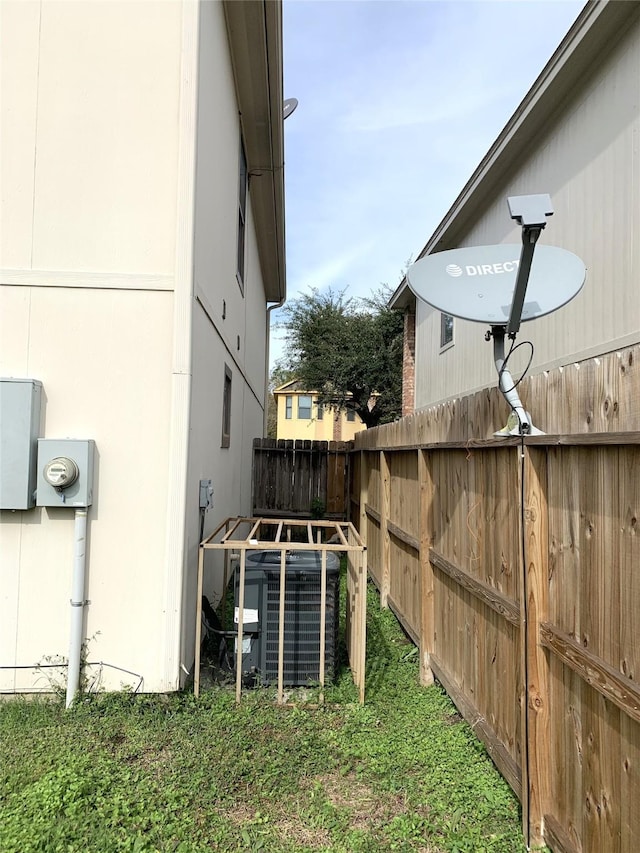 view of yard featuring central AC