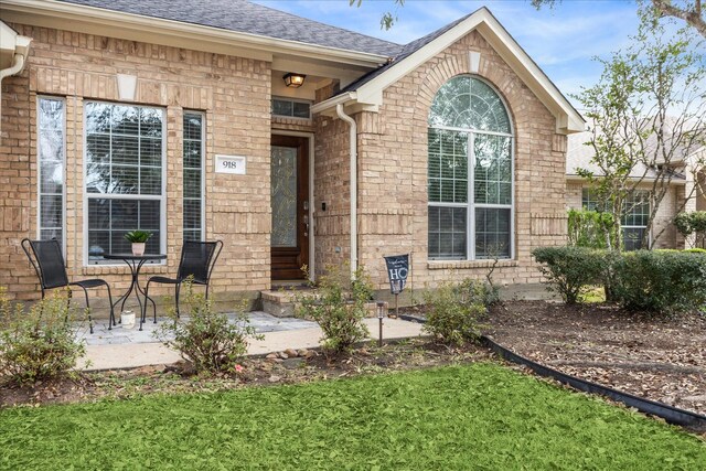 entrance to property featuring a patio area