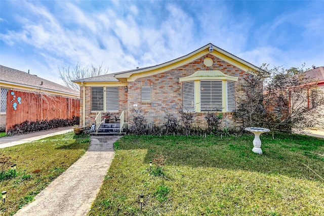 view of front of property with a front yard