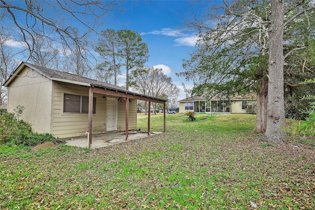 view of yard featuring a patio