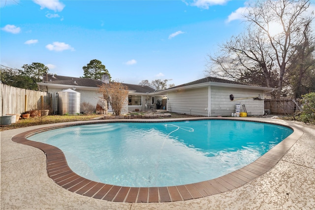 view of swimming pool