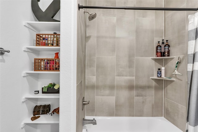 bathroom with tiled shower / bath combo