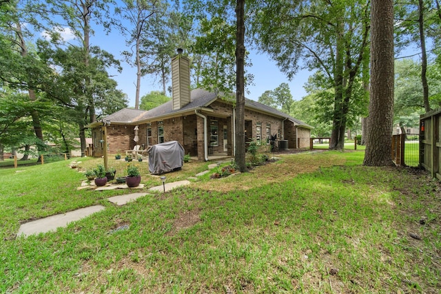 view of yard featuring cooling unit