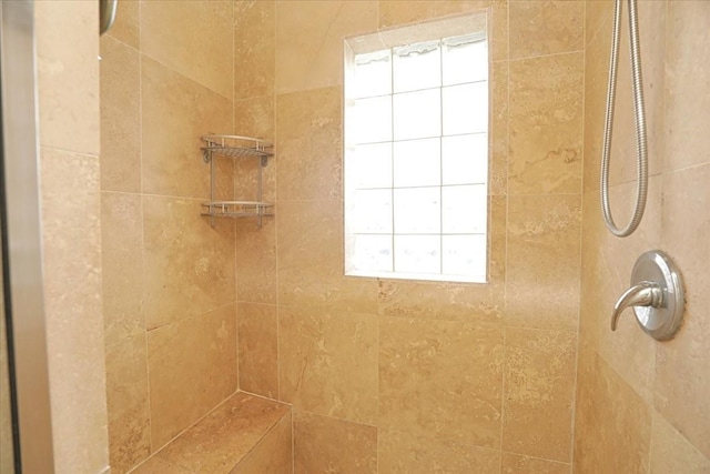 bathroom featuring a tile shower