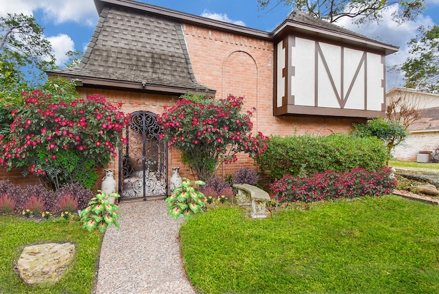 view of front of home with a front yard