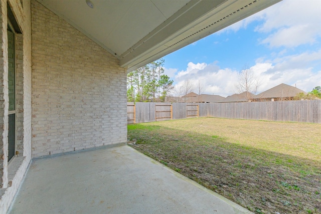 view of yard featuring a patio