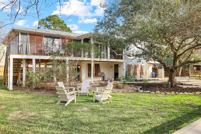 view of front of house featuring a front yard