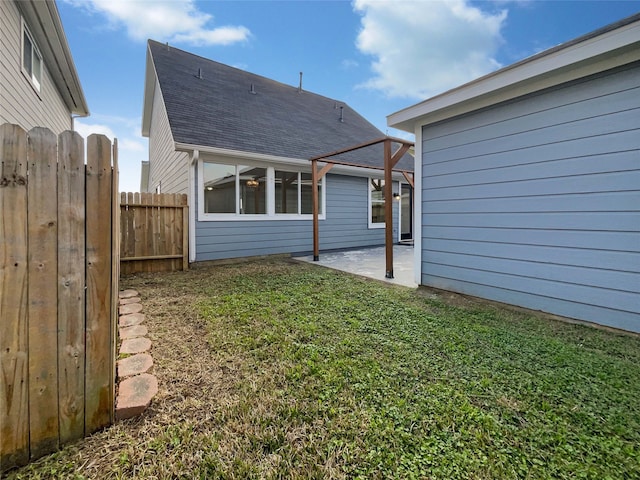 view of yard featuring a patio