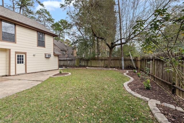 view of yard featuring a patio area