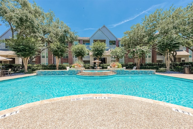 view of swimming pool