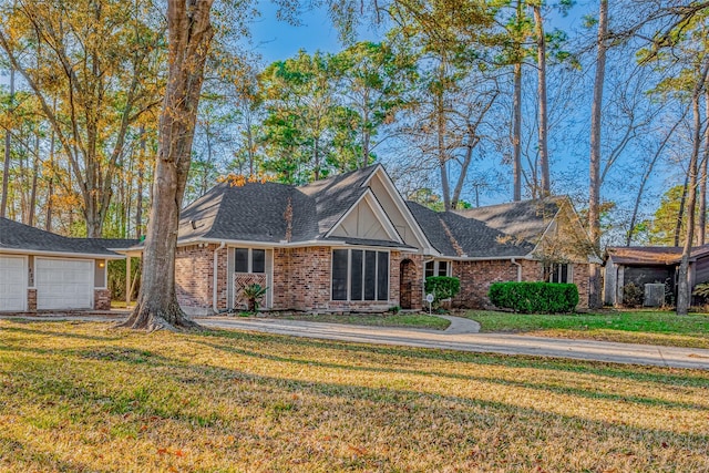 view of front facade with a garage and a front yard