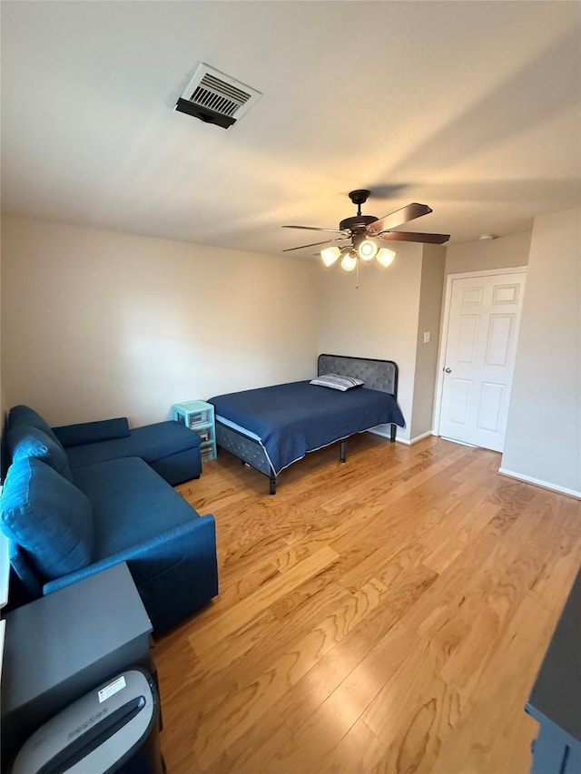 bedroom featuring light hardwood / wood-style floors and ceiling fan