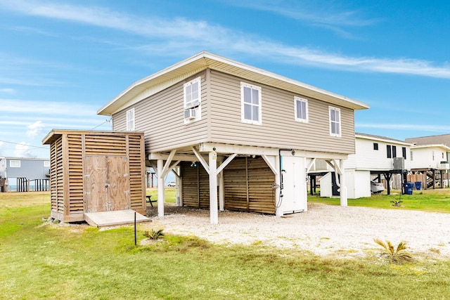 view of front of home featuring a storage shed and a front lawn