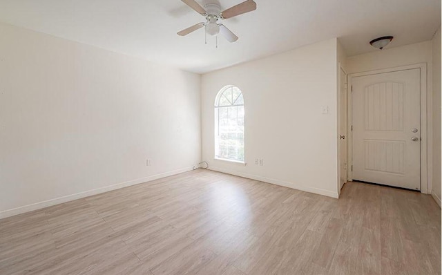 empty room featuring light wood-style floors, ceiling fan, and baseboards