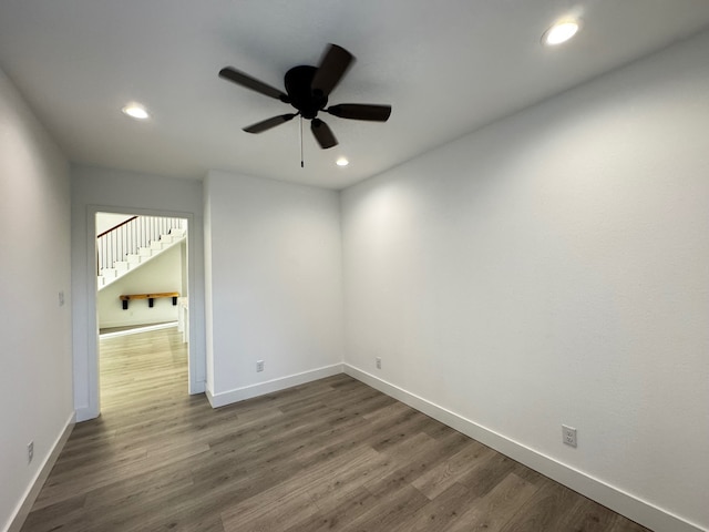 unfurnished room with dark wood-type flooring and ceiling fan