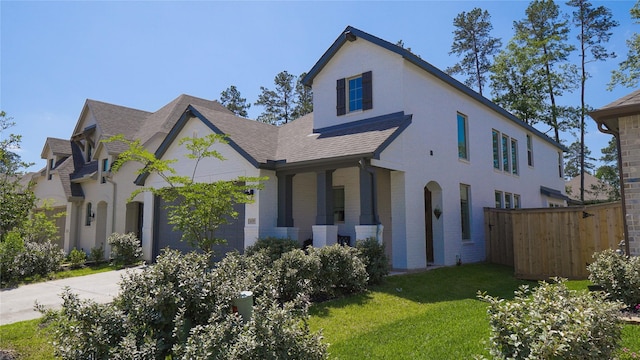 view of front of house featuring a front lawn