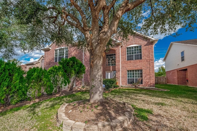 view of front of home featuring a front lawn