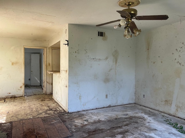 empty room featuring ceiling fan