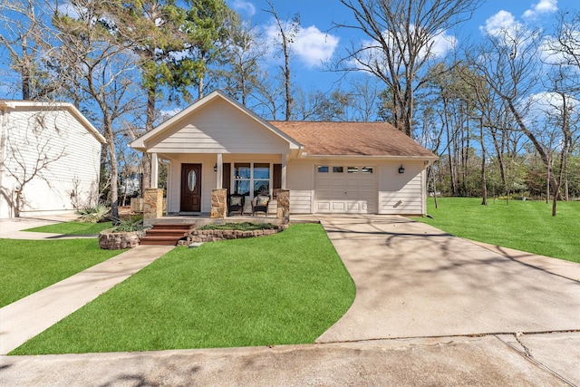 view of front facade featuring a garage, a front lawn, and a porch