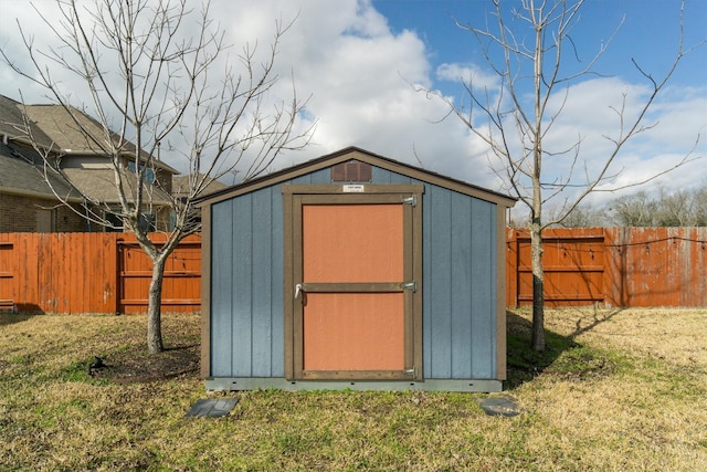 view of outdoor structure featuring a yard