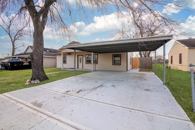 view of front of home with a carport and a front lawn